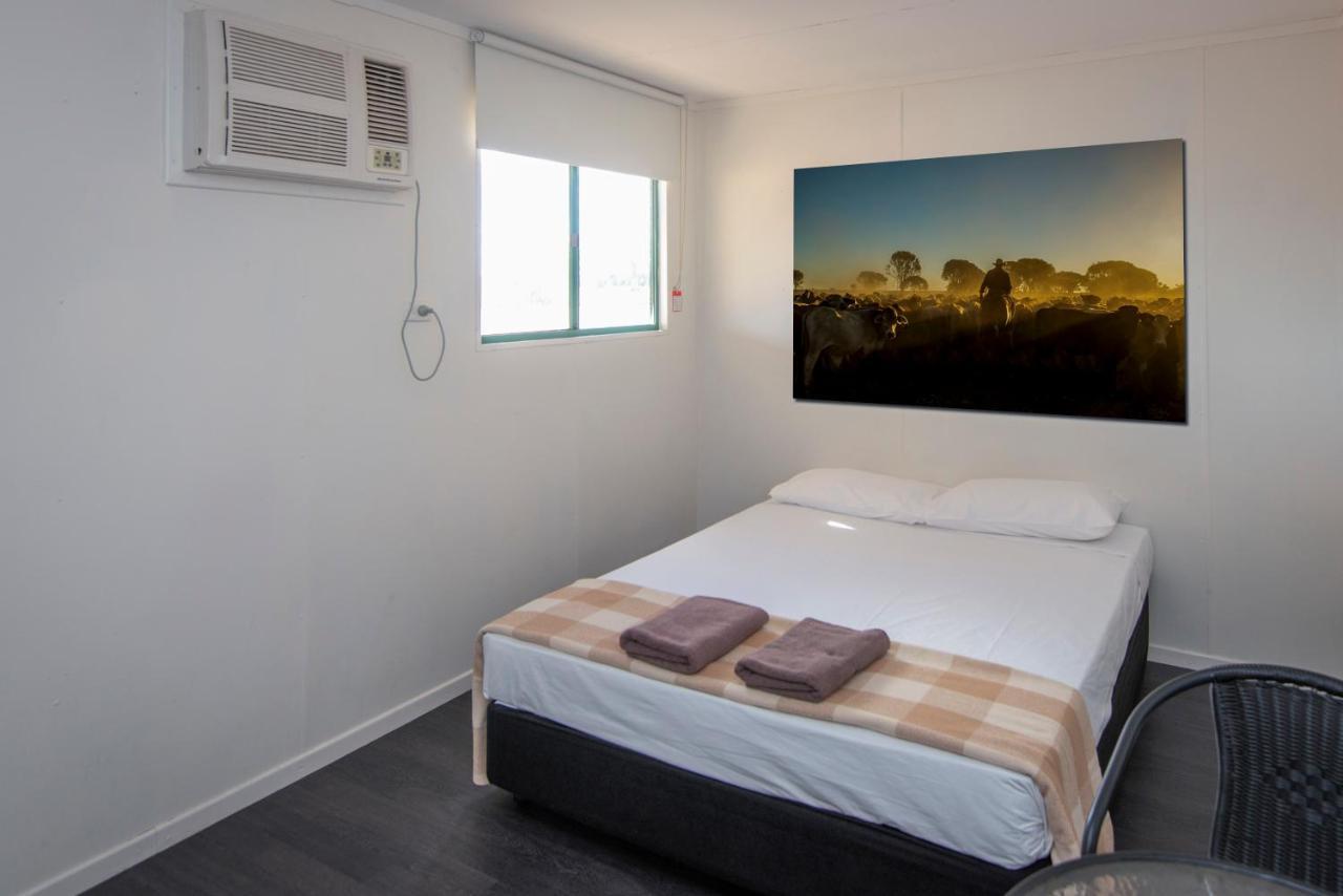 Stork Rd Budget Rooms - Private Rooms With Shared Bathrooms Access To Pool Longreach Εξωτερικό φωτογραφία
